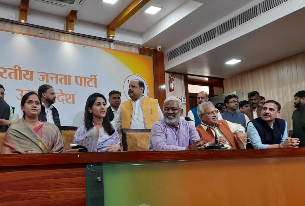 Congress leader aditi Singh joins BJP.