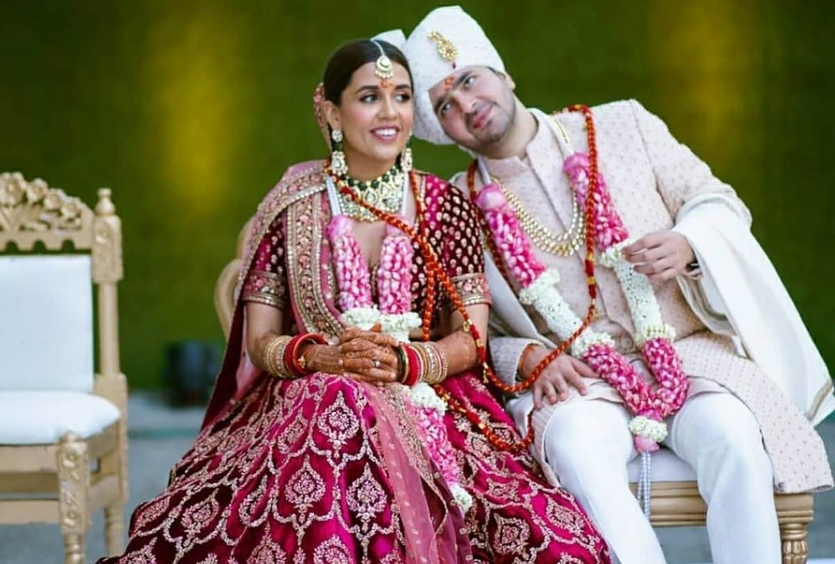 Bride Groom Matching Ethnic Outfits Ideas for Wedding Season