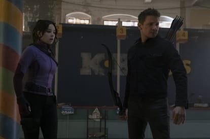 Hawkeye Review in Hindi by Pankaj Shukla Jeremy Renner Hailee Steinfeld OTT Disney+ Hotstar Marvel