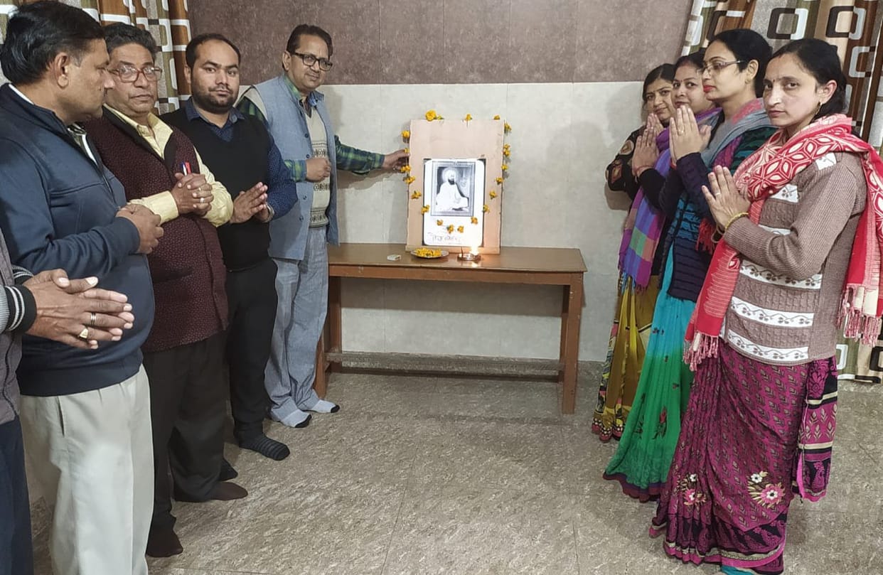 Guru Tegh Bahadur sacrificed to protect the country