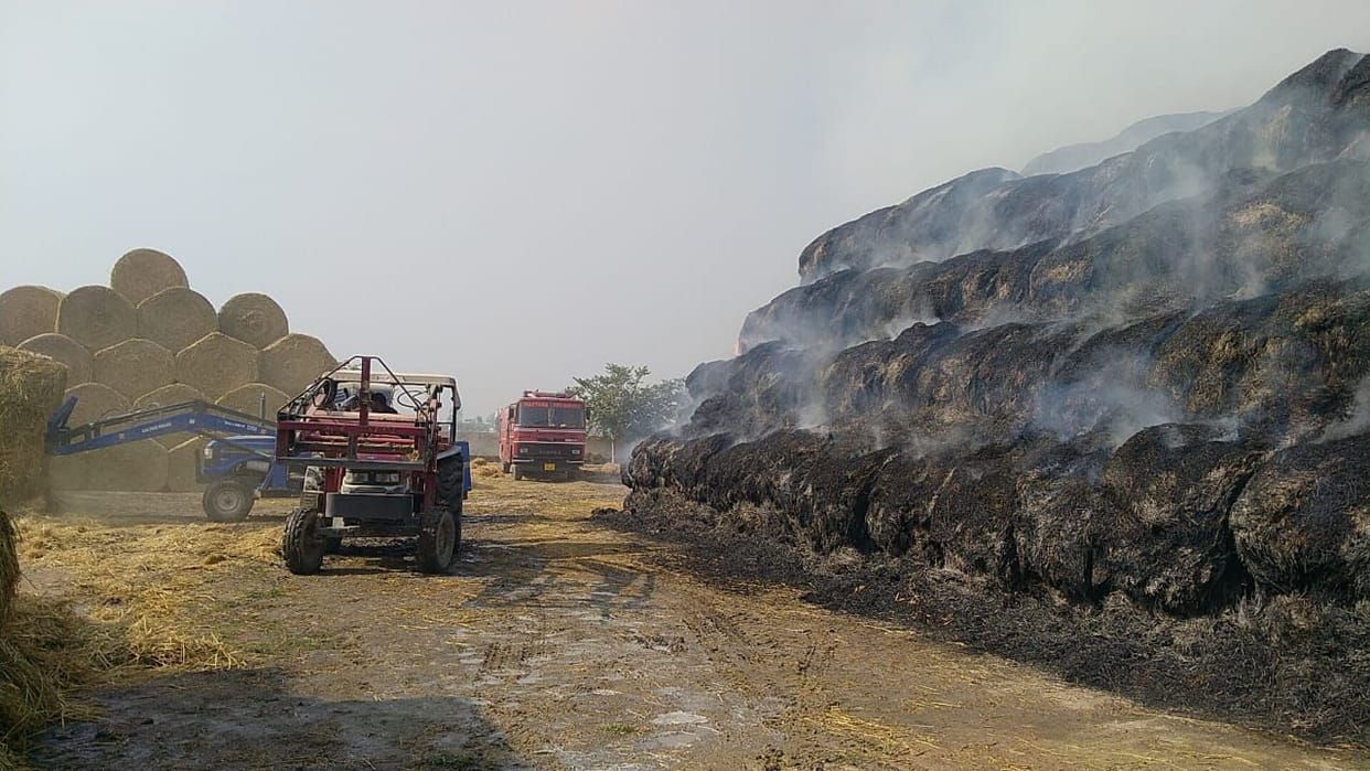 100 acres of straw caught fire in Chandpura