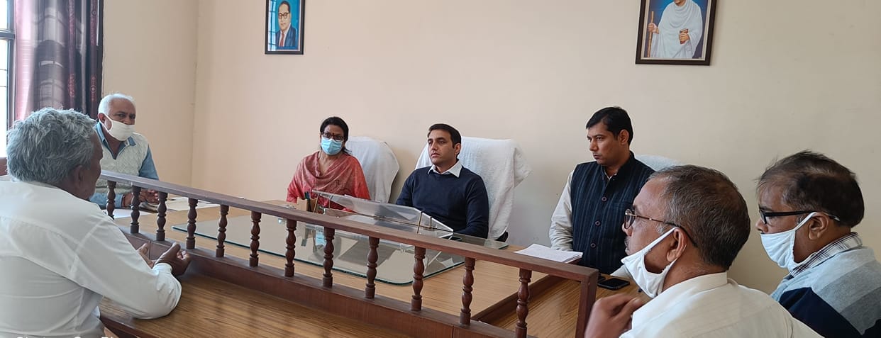 15 people put complaints before the Deputy Commissioner, instructed the officers for speedy resolution