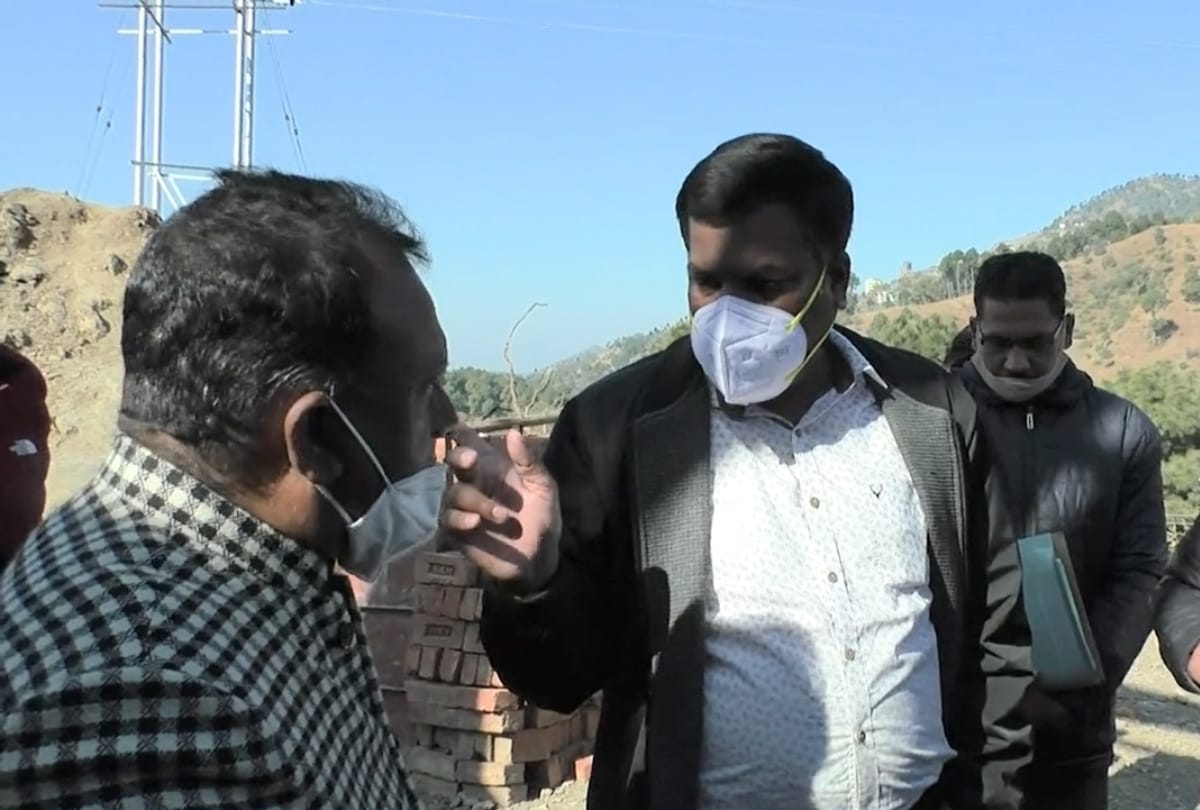 Himachal Pradesh Chief Electoral Officer C Palrasu Pulls Up Tehsildar Election Solan