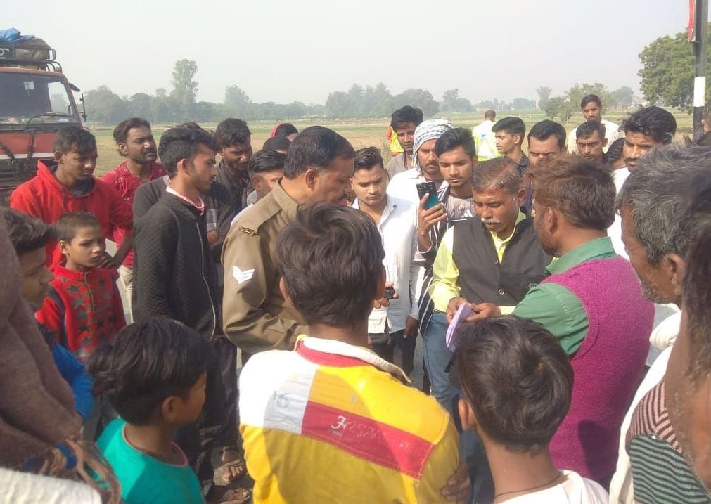 Uproar to build underpass, jammed, Tehsildar arrived with police force calmed villagers, traffic was restored after removal