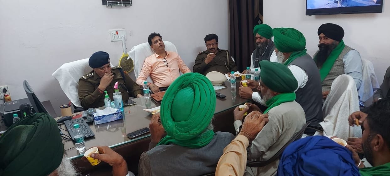 Meeting held between Delhi Police and farmers to maintain goodwill