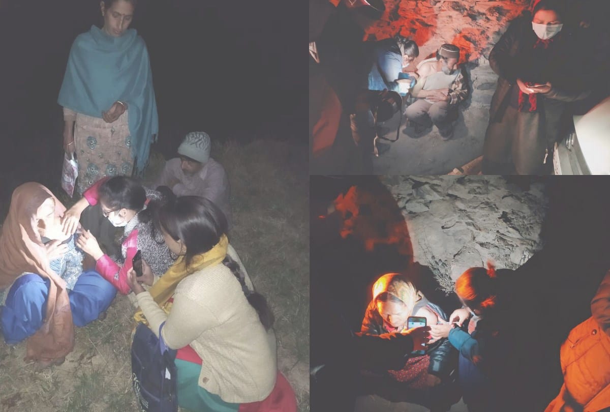 Covid 19 Vaccination in Lahaul Spiti Himachal Pradesh News: covid vaccination in torch light in lahaul spiti himachal pradesh