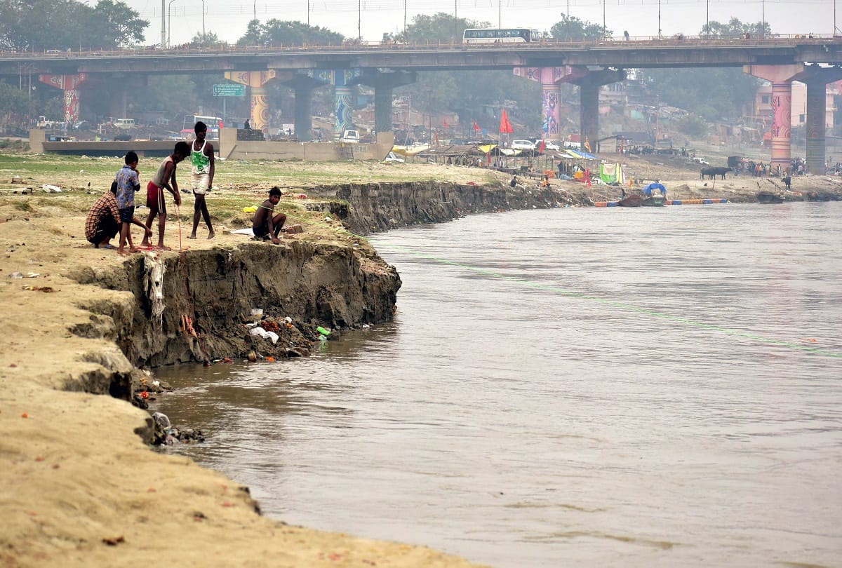 Prayagraj: More than 50 bighas of land of Magh Mela covered in Ganga at Sangam