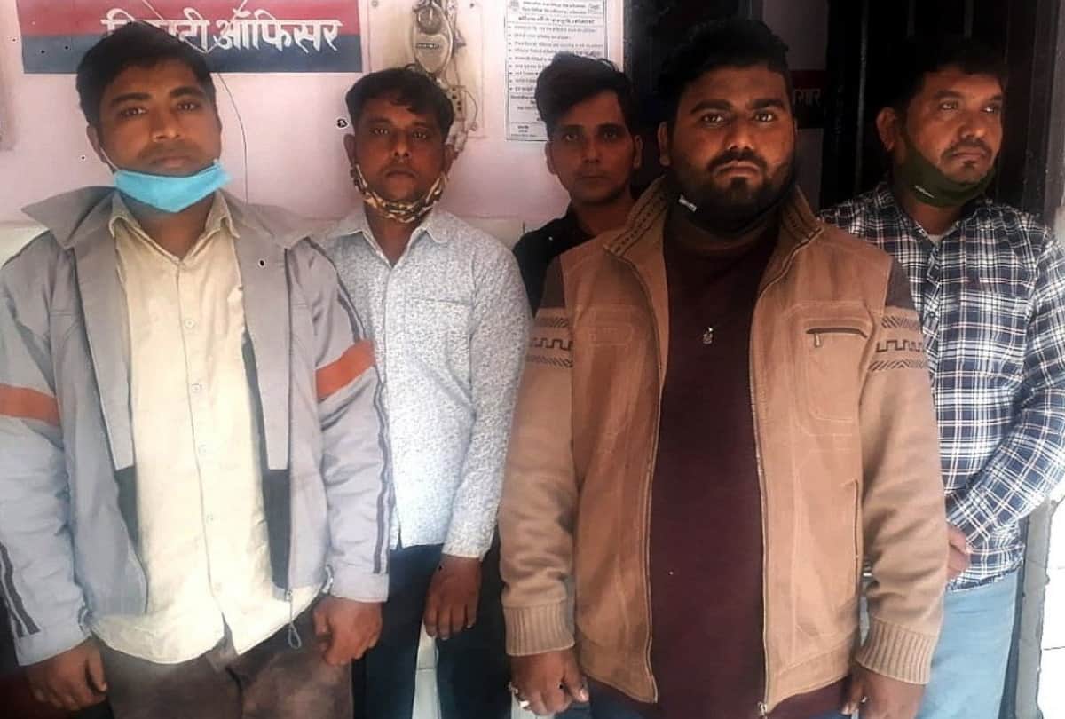 Ghaziabad Sex Racket Busted News: in 3 flats 13 including 8 women arrested whatsapp mode use for operation political party name also coming
