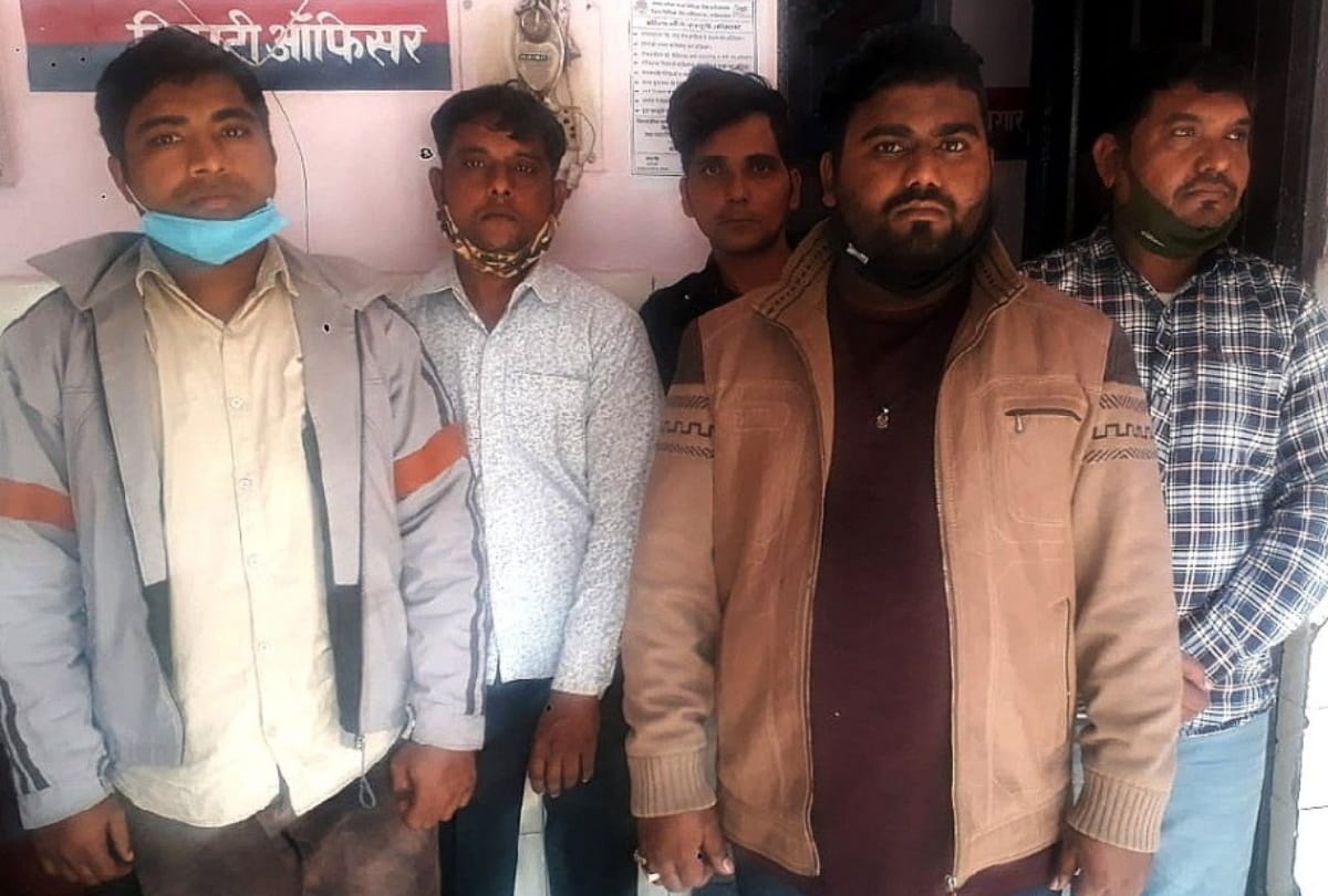Ghaziabad Sex Racket Busted News: in 3 flats 13 including 8 women arrested whatsapp mode use for operation political party name also coming