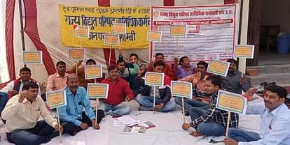 Technical electrical workers remained on hunger strike for the second day