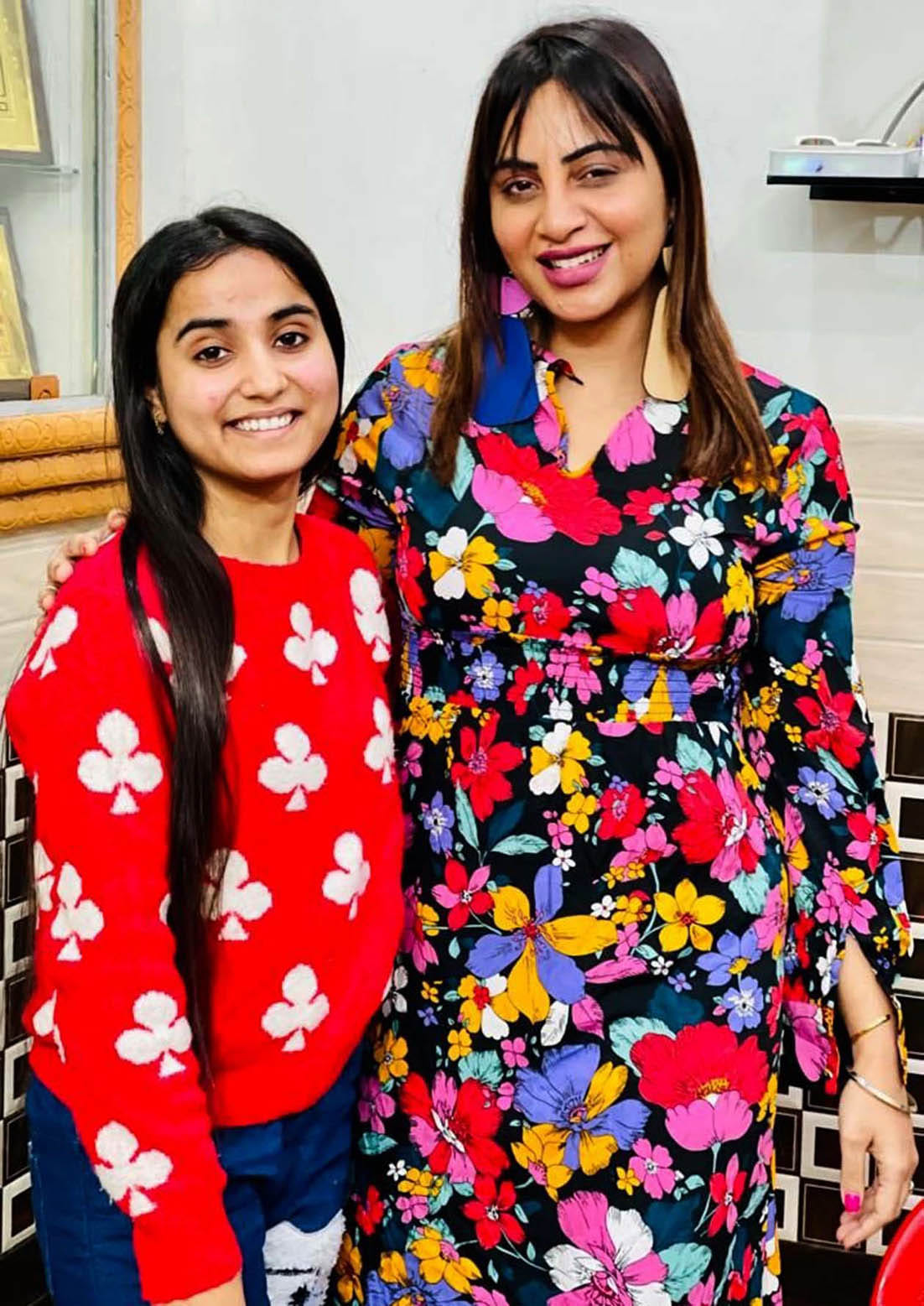 Bigg Boss fame Arshi Khan meets singer Renuka