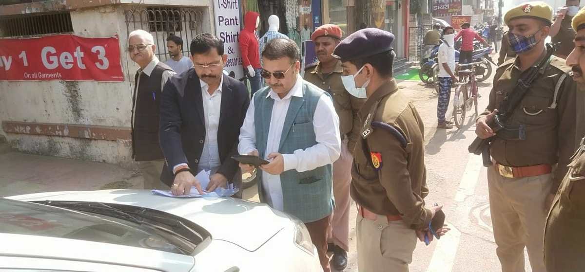 Campaign against illegal parking and encroachers ACP Traffic-RTO fined one lakh 27 thousand on 27 vehicles in Varanasi