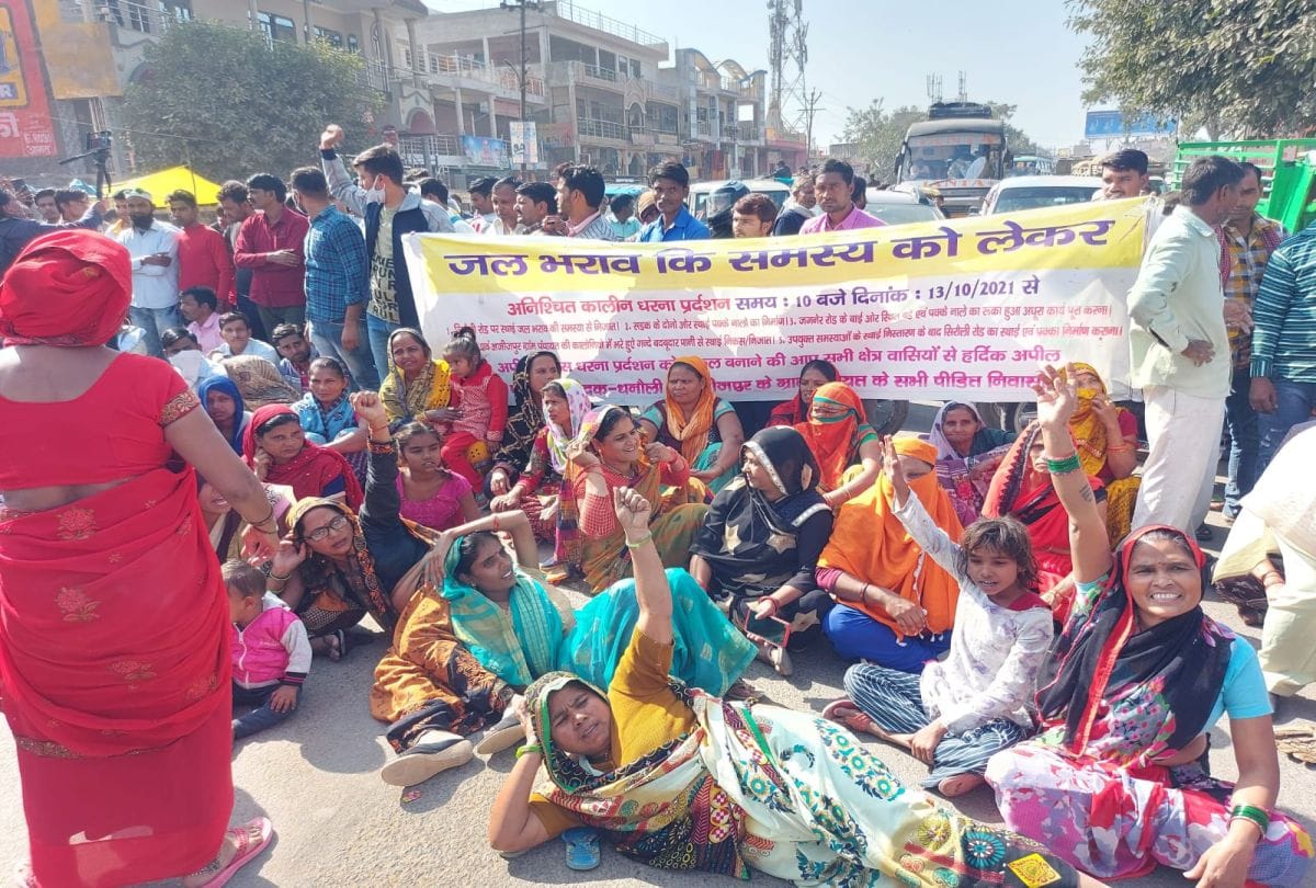 Road Block And Protest By Villagers In Agra