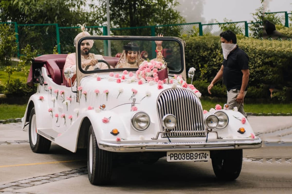 Classic Cars in Weddings: vintage cars are in trends in Indian marrigaes, bride and grooms wants to give royal touch to their memorable occassions
