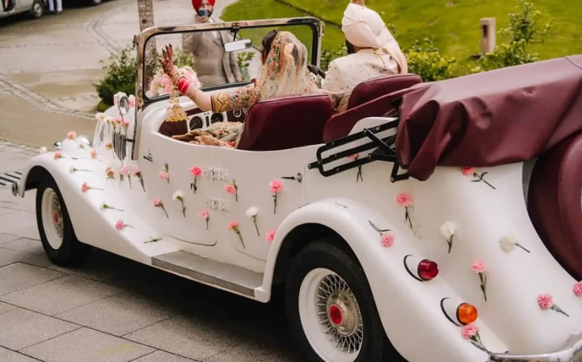 Classic Cars in Weddings: vintage cars are in trends in Indian marrigaes, bride and grooms wants to give royal touch to their memorable occassions