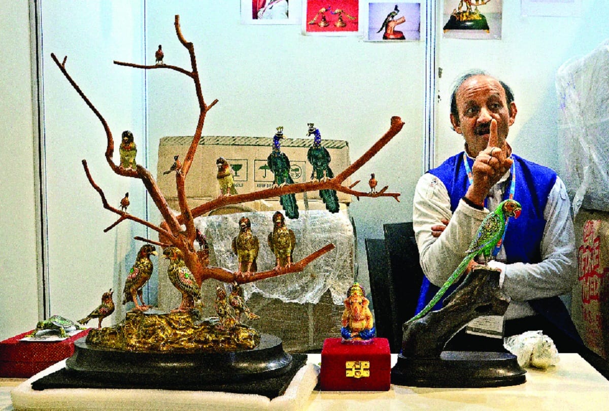 Buyer of silver bird was not found on the crowd in the trade fair in delhi