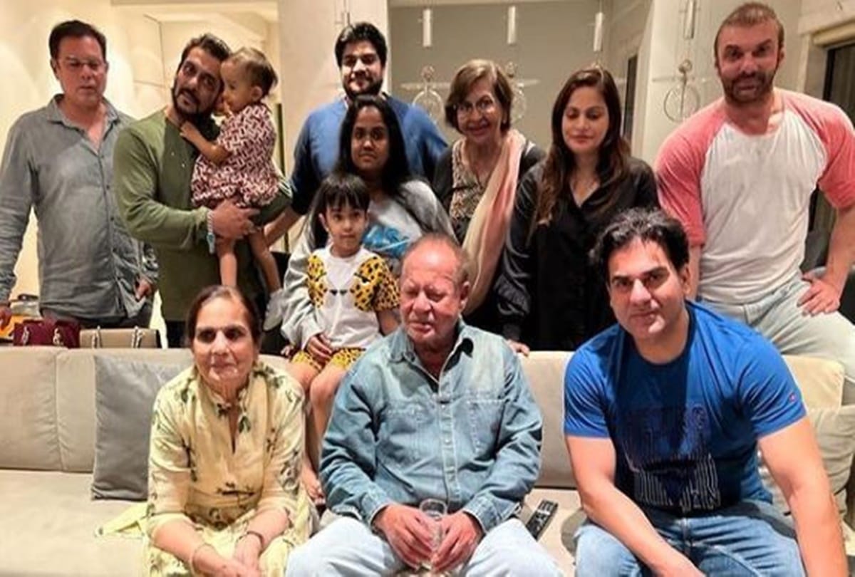 Salman khan share birthday photo of father salim khan helen salma arbaaz sohail all posed for celebration