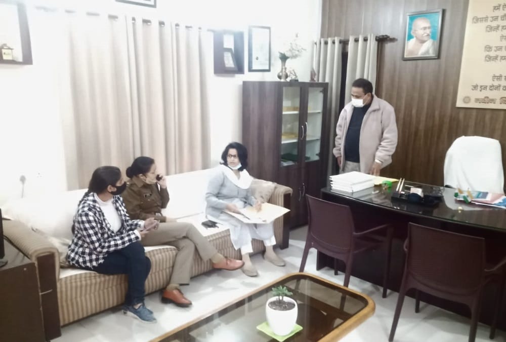 Dehradun News: District Administration team Raid in drug de-addiction center photos