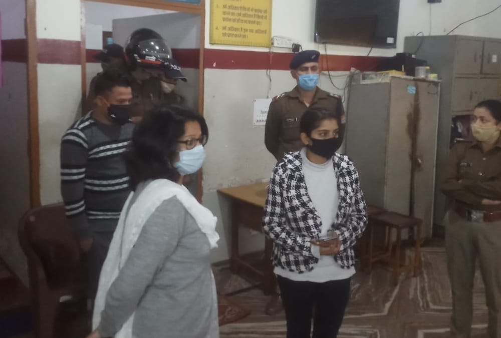 Dehradun News: District Administration team Raid in drug de-addiction center photos