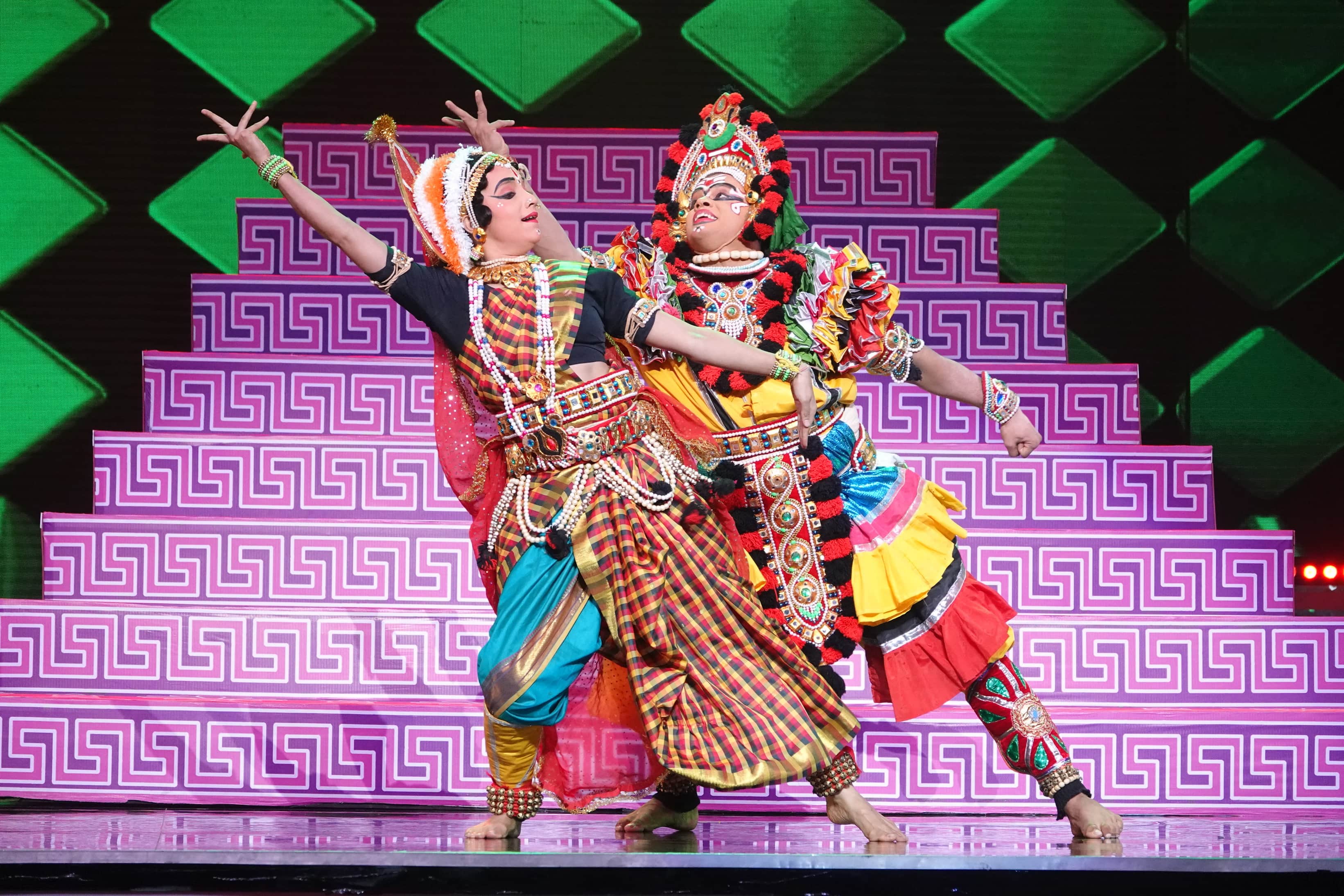 Photos: Actress Neelam cried on the stage of India's Best Dancer 2, smiles back after Chunky Pandey's efforts