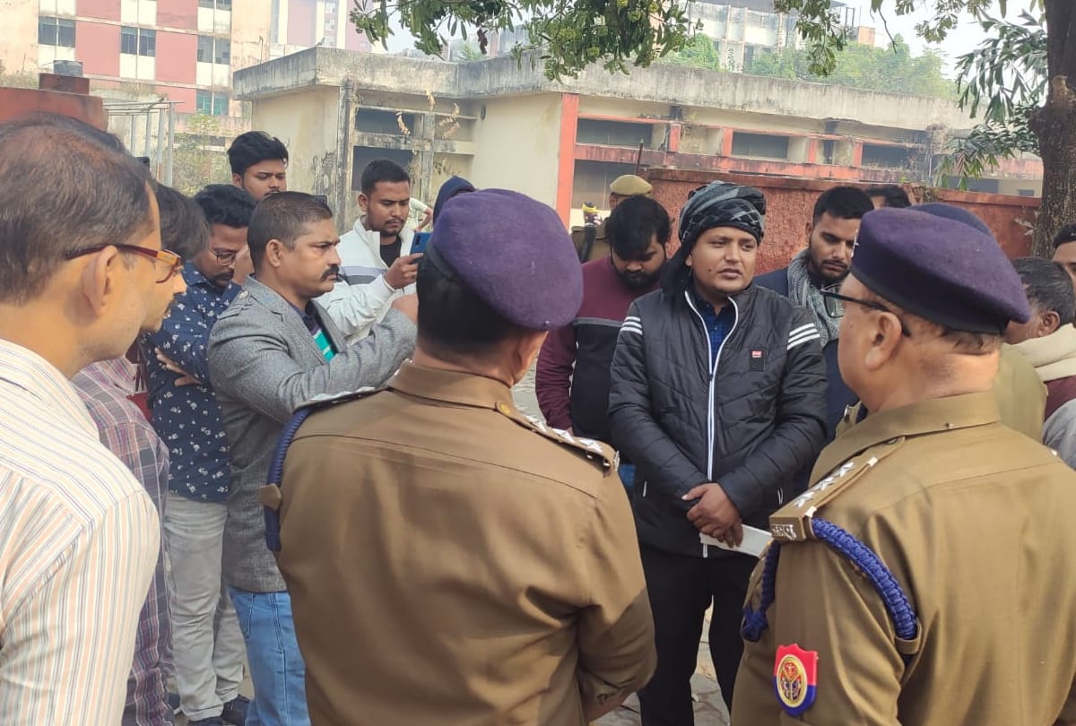 Ankur Murder case update Angry family members protested by blocking road for arrest of accused in gorakhpur