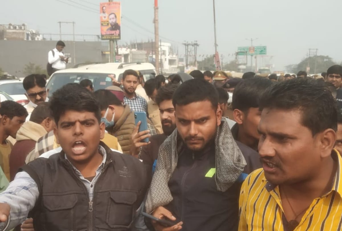 Ankur Murder case update Angry family members protested by blocking road for arrest of accused in gorakhpur