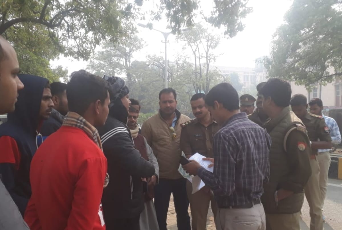 Ankur Murder case update Angry family members protested by blocking road for arrest of accused in gorakhpur
