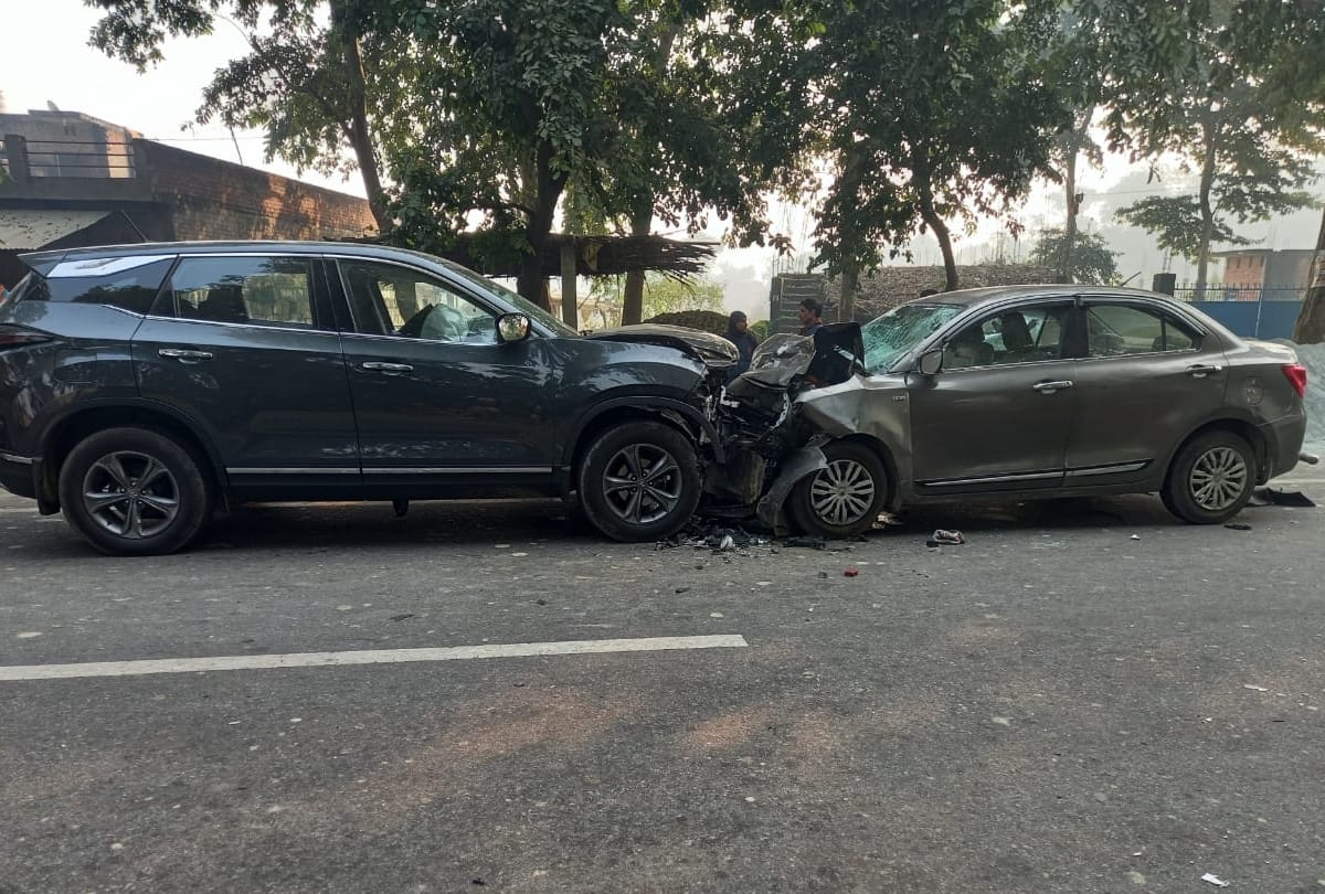 Two died and three injured in an accident in Bikapur in Ayodhya.