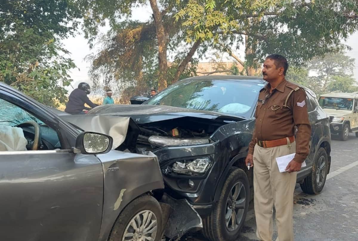 Two died and three injured in an accident in Bikapur in Ayodhya.