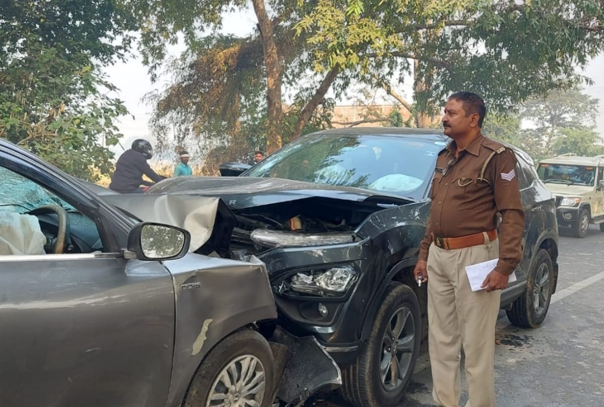 Two died and three injured in an accident in Bikapur in Ayodhya.
