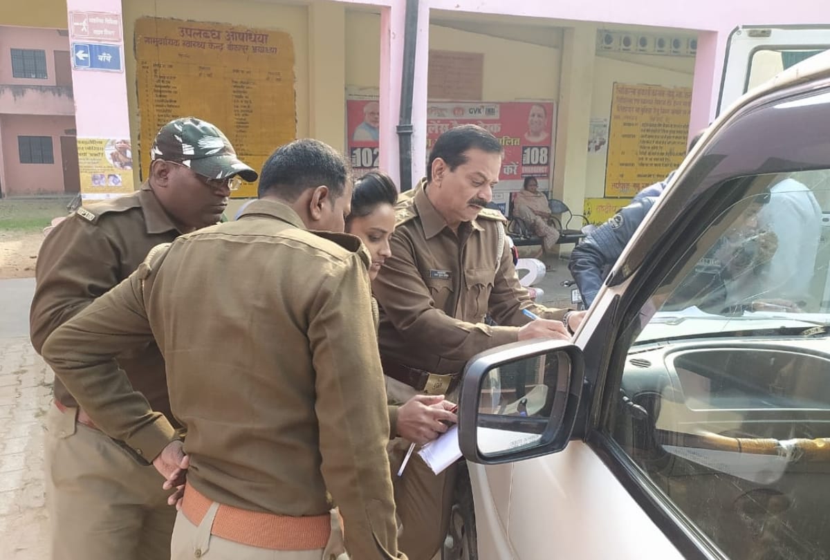 Two died and three injured in an accident in Bikapur in Ayodhya.