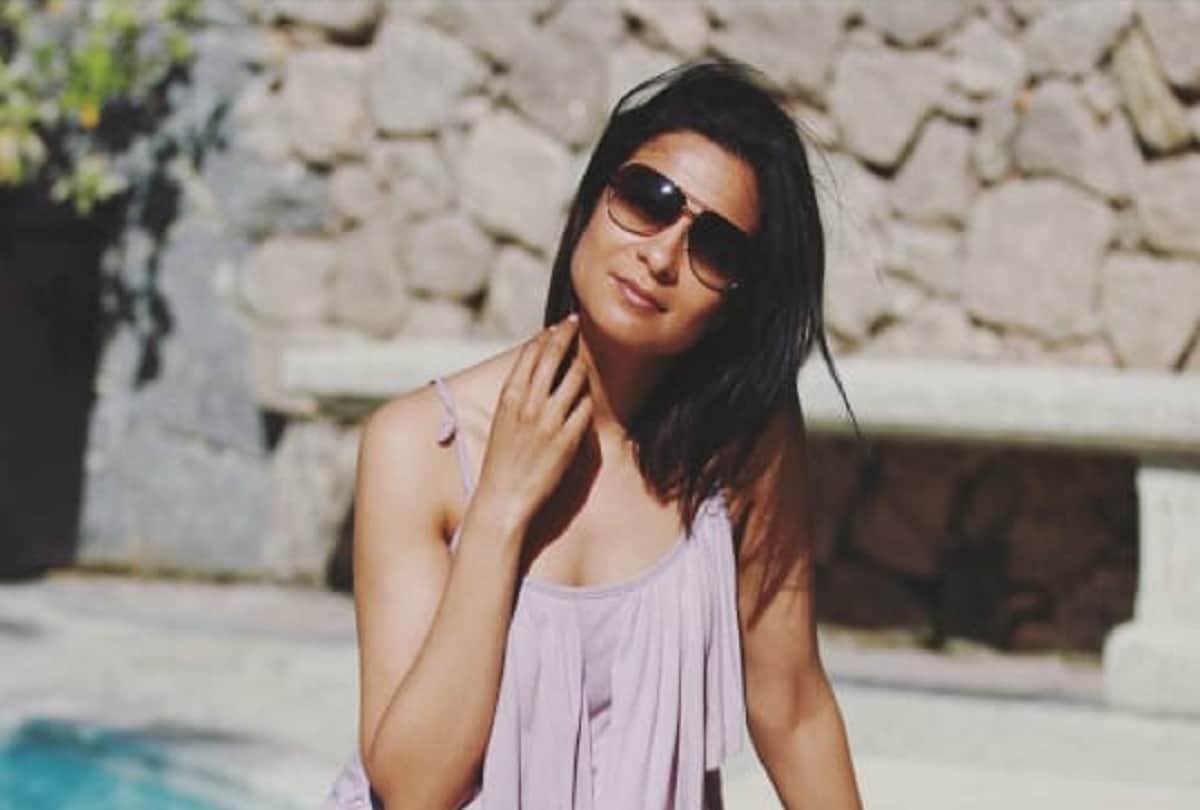 Priyanka Chopra Manager Anjula Acharia shares her hot and bold glamourous pics on instagram