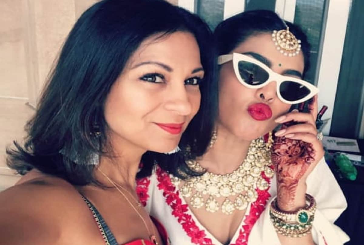 Priyanka Chopra Manager Anjula Acharia shares her hot and bold glamourous pics on instagram
