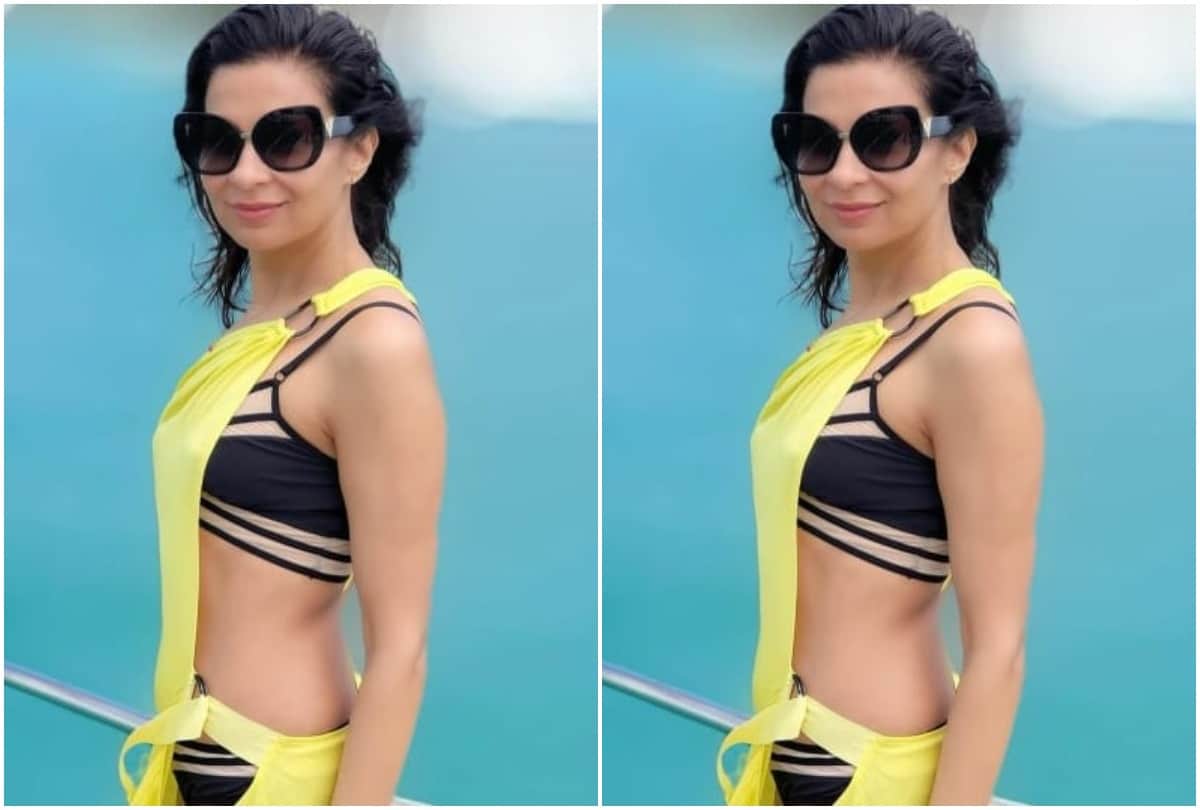 Priyanka Chopra Manager Anjula Acharia shares her hot and bold glamourous pics on instagram
