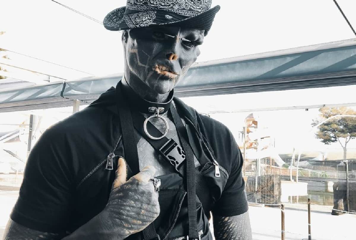 a France man Anthony Loffredo cut his nose ears lips and fingers in the craze of becoming an alien