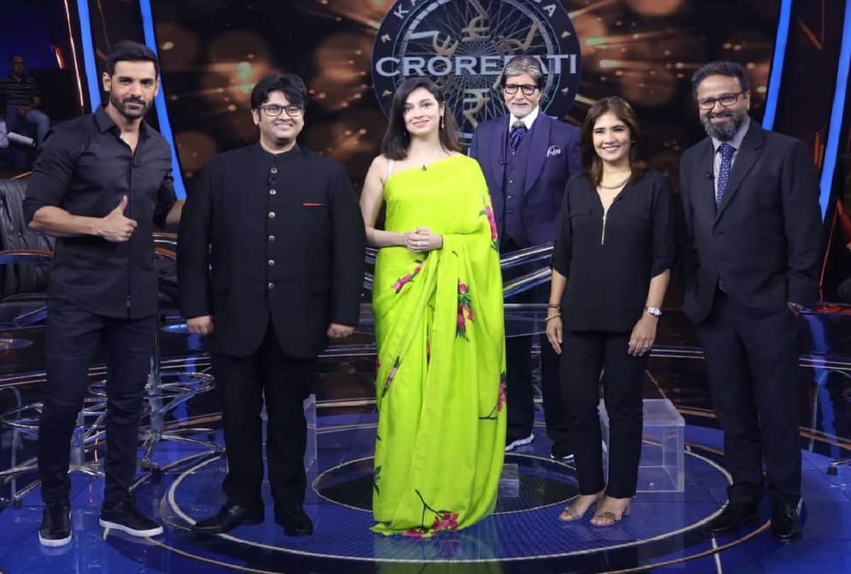 KBC 13 john abraham revealed a boxer ripped his chest apart see amitabh bachcha reaction