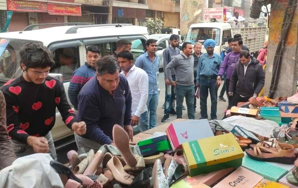 Campaign against encroachment: 10 shopkeepers' goods seized, five fined