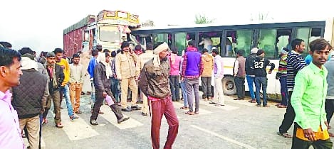 Four killed, 27 injured in separate accidents in Dhaurahara