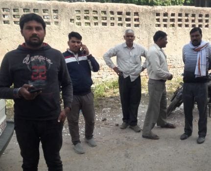 Hathras: Paddy-laden tractor overturned on Rajbhe's track, farmer's death