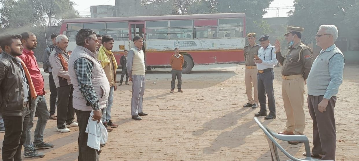 Hathras: Roadways workshop and bus stand, tell the traffic rules to the people