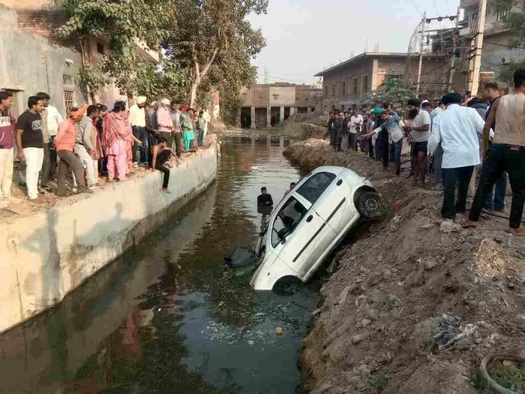Driver dies after car falls in drain
