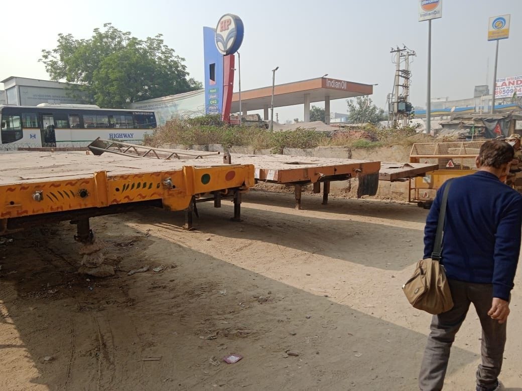 Tractor march not allowed, tight security at Tikri border, Nizampur border seal