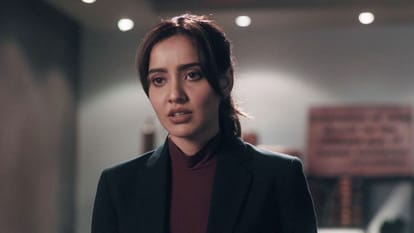 Illegal Season 2 Review in Hindi by Pankaj Shukla Ashwini Chaudhary Samar Khan Neha Sharma Piyush Mishra Akshay Oberoi
