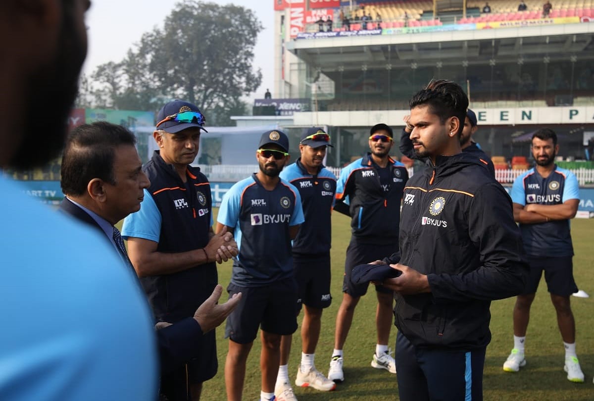 ND vs NZ 1st Test Shreyas Iyer get emotional when he received maiden Test cap from legendary sunil Gavaskar