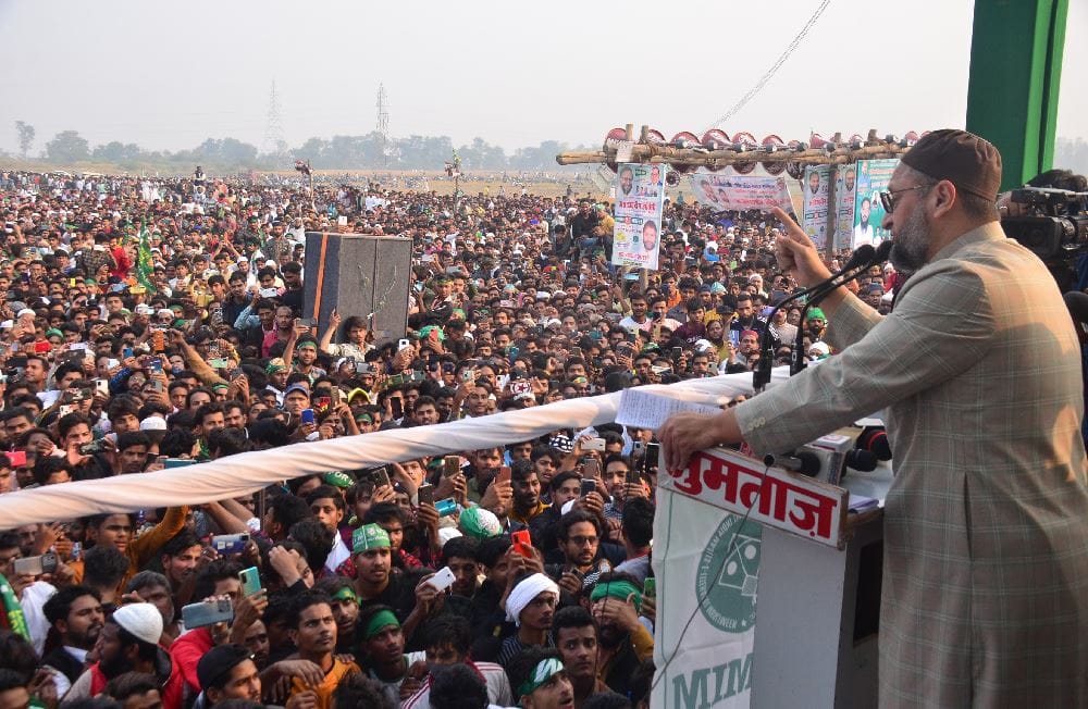 Owaisi said in Jaunpur Akhilesh and Baba should decide whose agent I