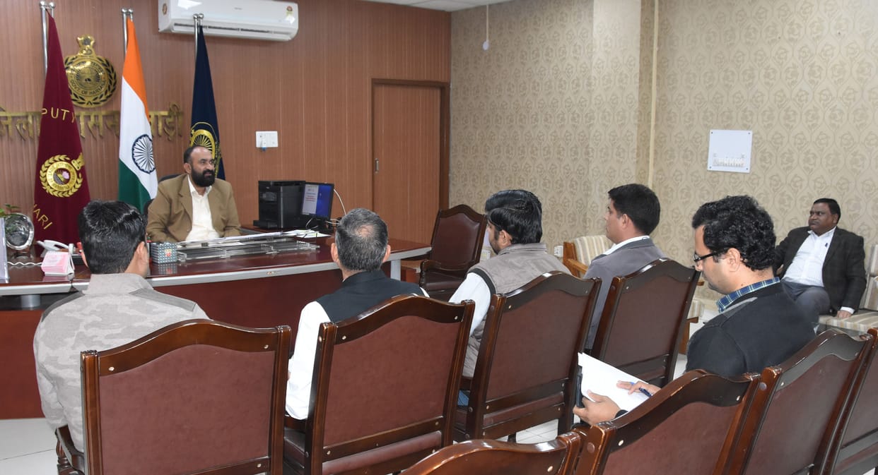 DC Yashendra Singh took a meeting of officers in view of the preparations for the program