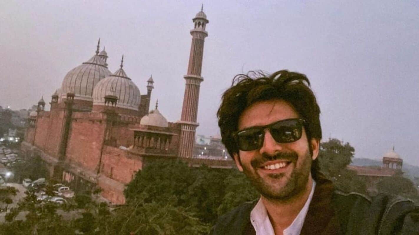 Kartik Aaryan Movie Shehzada trailer to release with Shah Rukh Khan Pathaan in Theatres