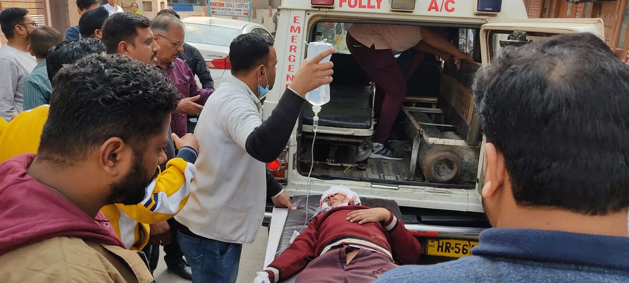 Auto overturned school children returning home, five injured, one referred to Hisar