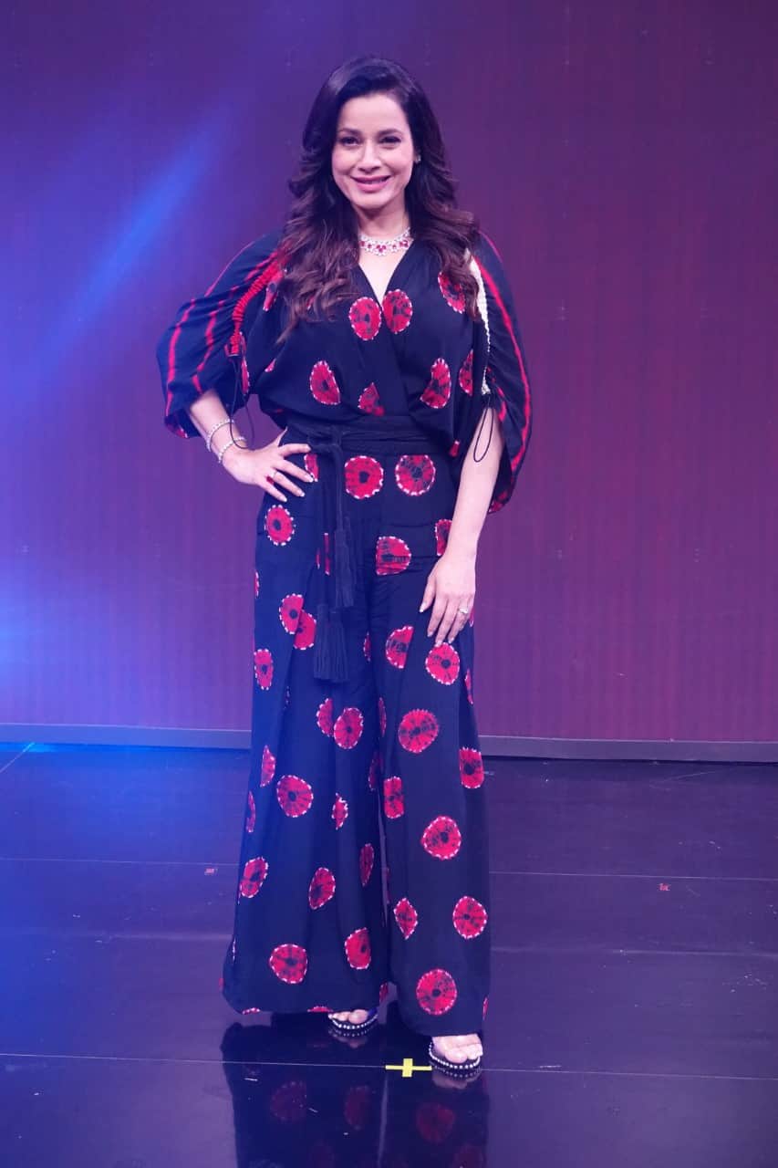 Photos: Actress Neelam cried on the stage of India's Best Dancer 2, smiles back after Chunky Pandey's efforts