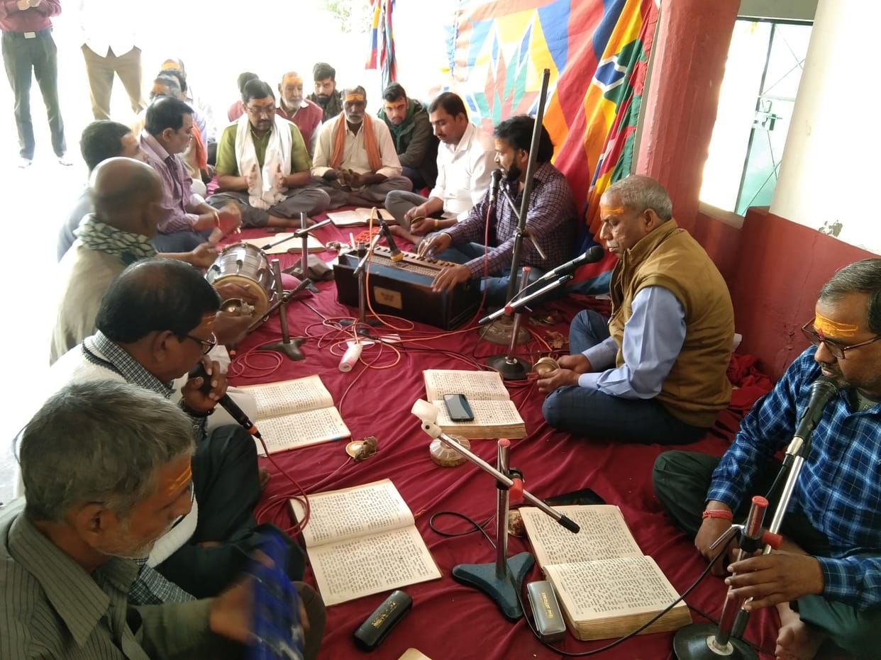 Atmosphere is devotional due to the musical rendition of the quadrupeds of Manas